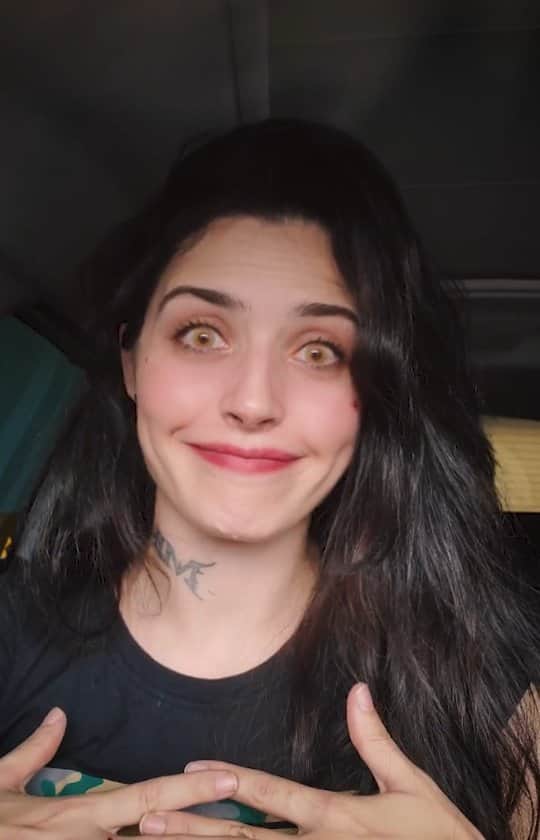 Anna Vargasのインスタグラム：「Compartilhando com vocês umas vergonhas que passei no jogo de hoje no campo dos Predinhos organizado pelo @warzoneairsoftcba . Quem nunca né? (Não responda! Me ajuda a superar, carai!) #airsoft #airsoftdadepressao」