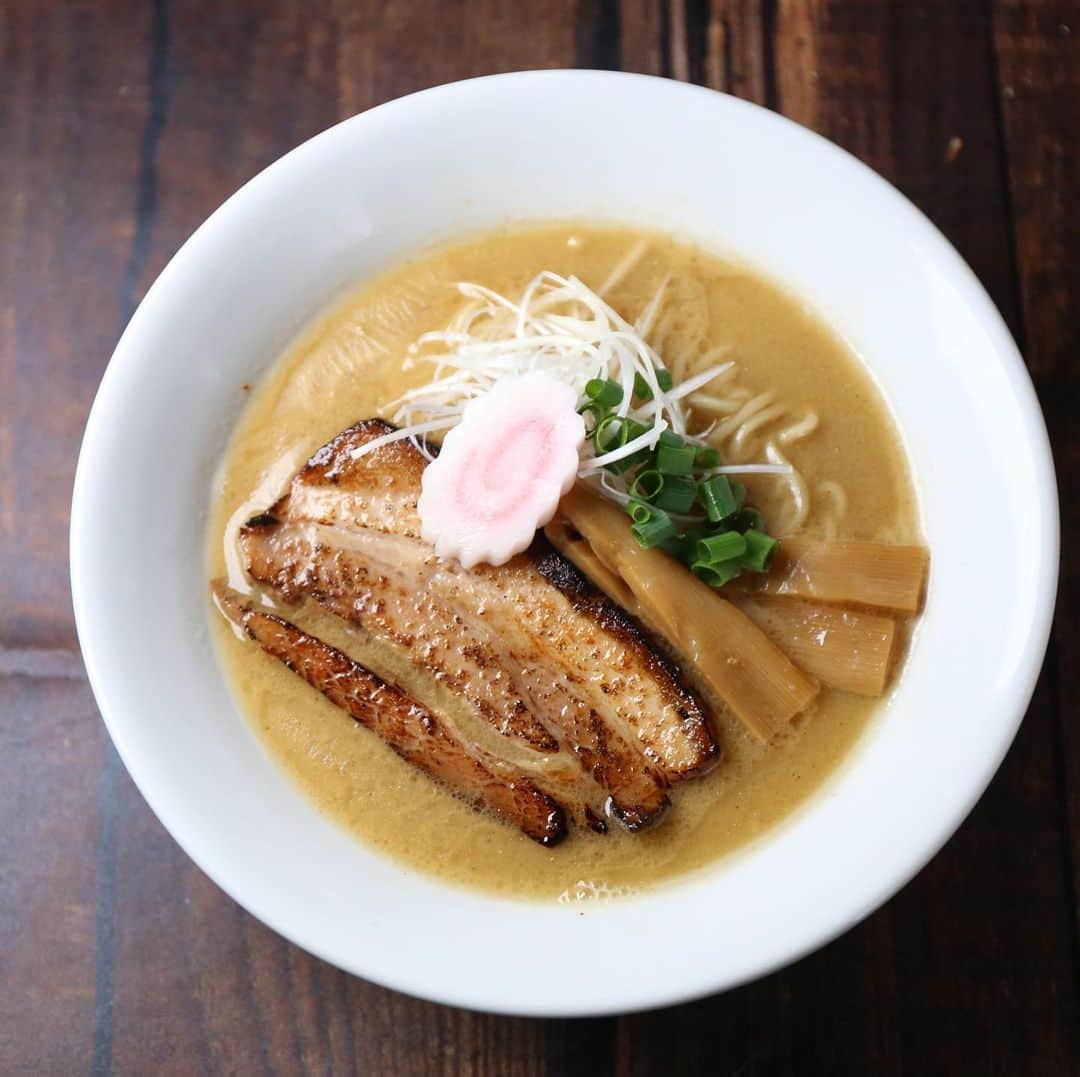 東 洋一郎のインスタグラム：「#誘惑の白 #星知ラズ #大阪ラーメン #ラーメン #天下茶屋グルメ  #間借りラーメン #飲食店応援」