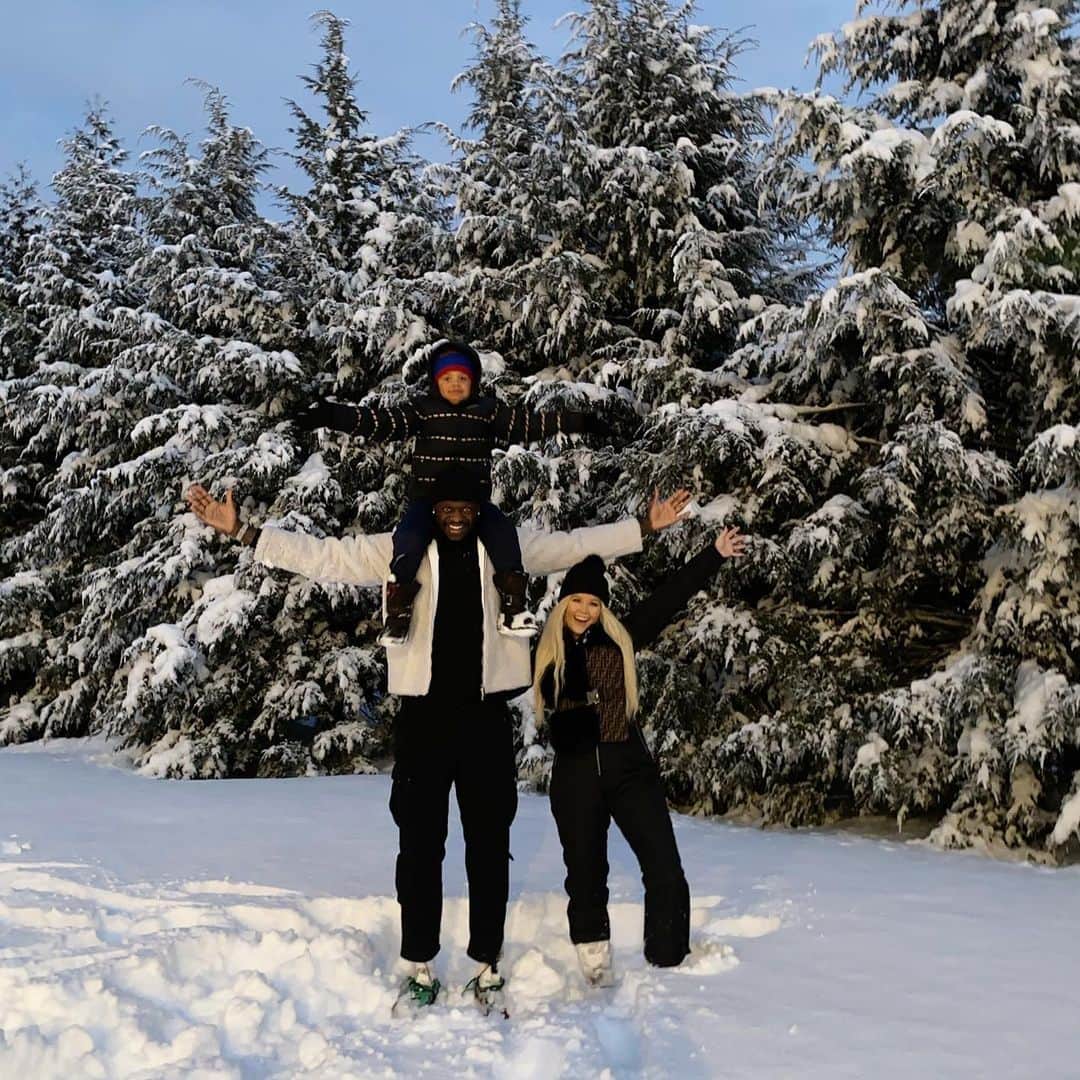 ジュリアス・ランドルのインスタグラム：「Happy Valentines from the Randle Household ❄️❄️」