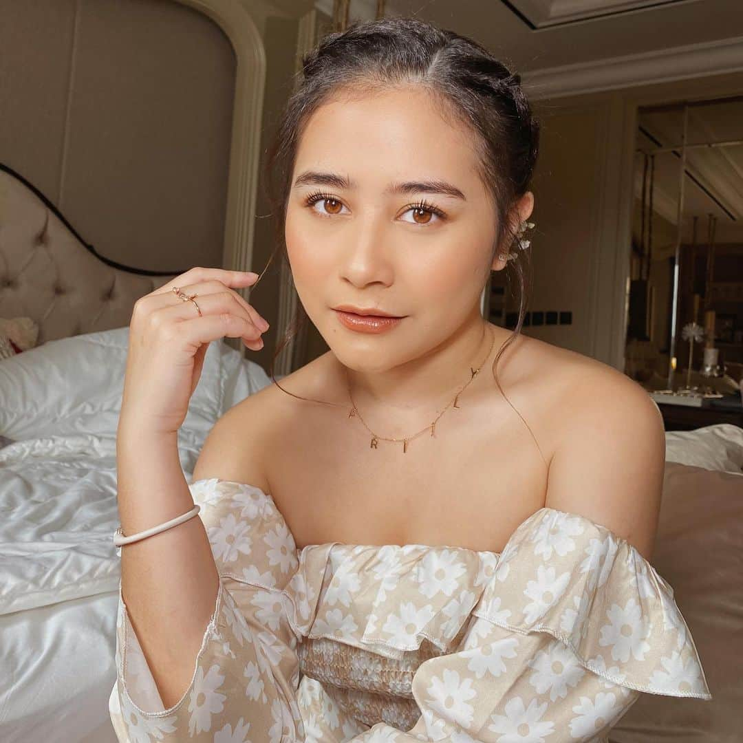 Prilly Latuconsinaさんのインスタグラム写真 - (Prilly LatuconsinaInstagram)「i want to see me from your point of view.」2月15日 11時49分 - prillylatuconsina96