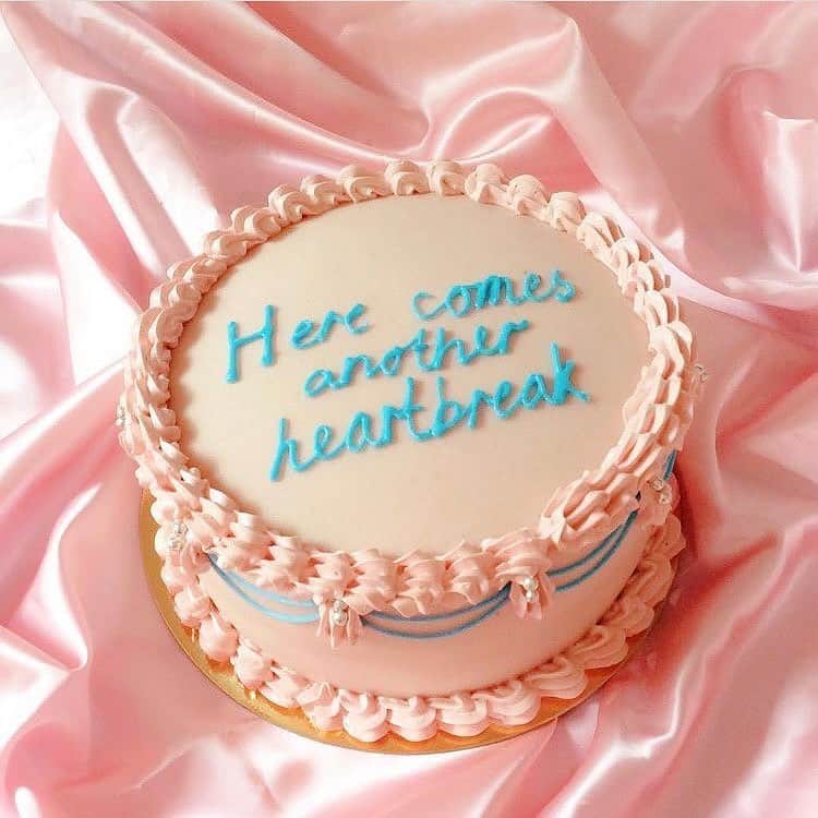 Paul Octaviousのインスタグラム：「Ending the night eating my feelings. 🍰  Cakes by @hebe_konditori 👏🏾🍰 #cake #cake #cake #prince #rhianna」