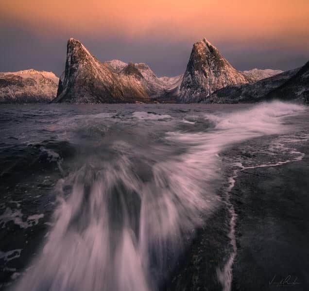 instagoodのインスタグラム：「Living in Northern Norway brings me, @virgilreglioniphotography, amazing challenges. I push my limits and find untouched areas to get the best of my photography.  I use my adventures to discover new spots, to be able to guide and bring my travelers to these amazing locations later on」