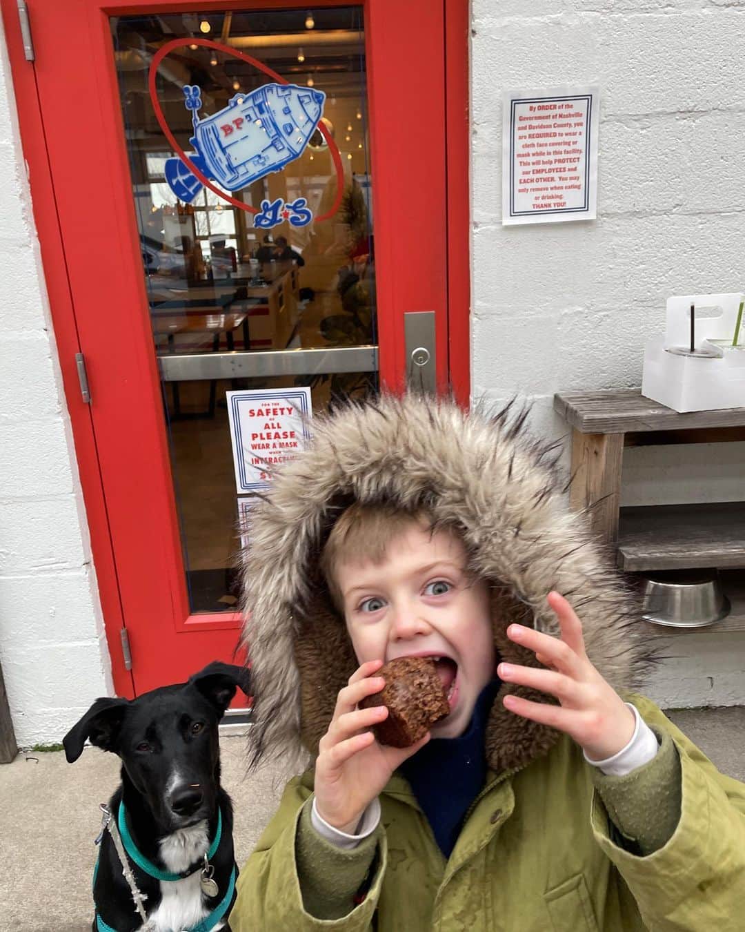 クレア・コフィーのインスタグラム：「24 DEGREES IN NASHVILLE, Y’ALL! #crosscountryclub @baristaparlor」