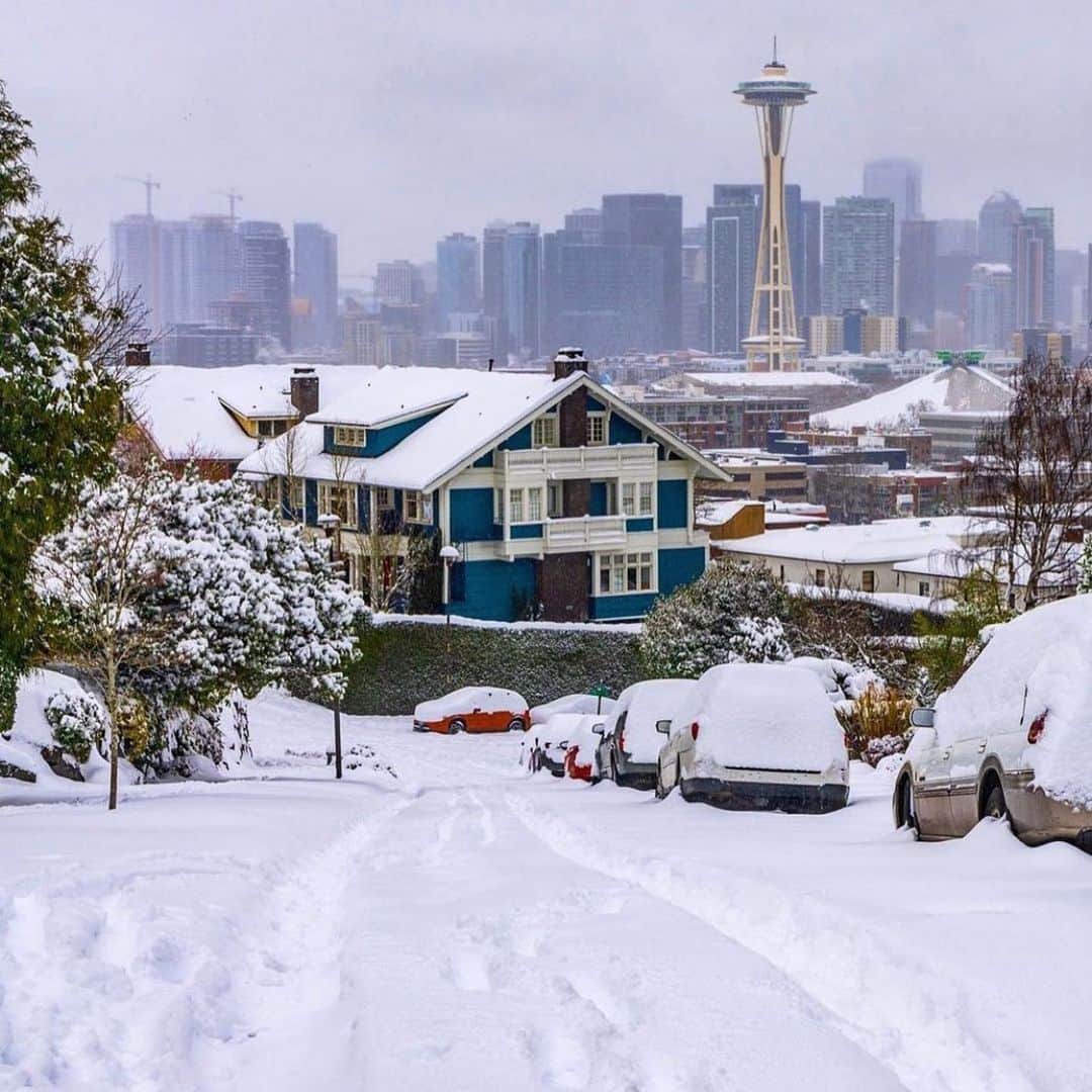 ネイト・ロビンソンのインスタグラム：「Home sweet home Seattle !! 206」