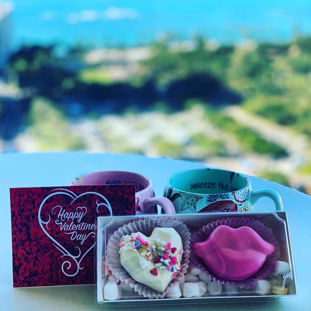 のインスタグラム：「Happy Valentine’s Day ❤️  日本はもう、15日だね😂こちらはバレンタインデー❤️🍫  #takakoworldstylin🌎 #lifestyle #hawaii #valentines #tokawao #和央ようか#バレンタインデー」