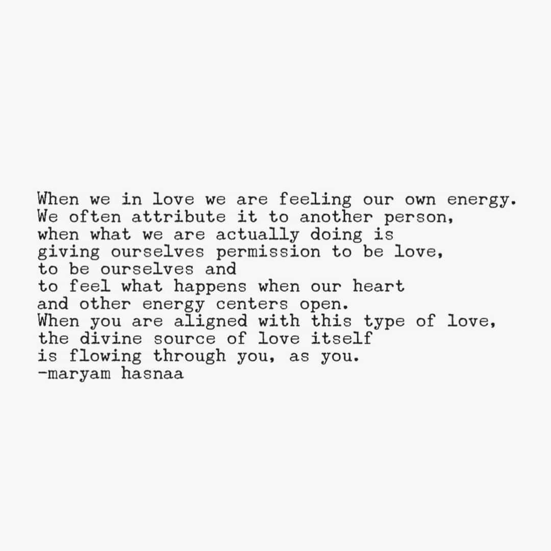 Nicole Mejiaさんのインスタグラム写真 - (Nicole MejiaInstagram)「Happy Valentine’s Day, to myself and every other uncoupled person who is falling in love with themselves instead of always looking for it in another. 🌹  Life is a journey. Honor where you are now by being here.  🌎🏔☃️🍷📝🧘🏽‍♀️👣🌲🏡💗  Words by the insightful @maryamhasnaa」2月15日 7時07分 - nicole_mejia