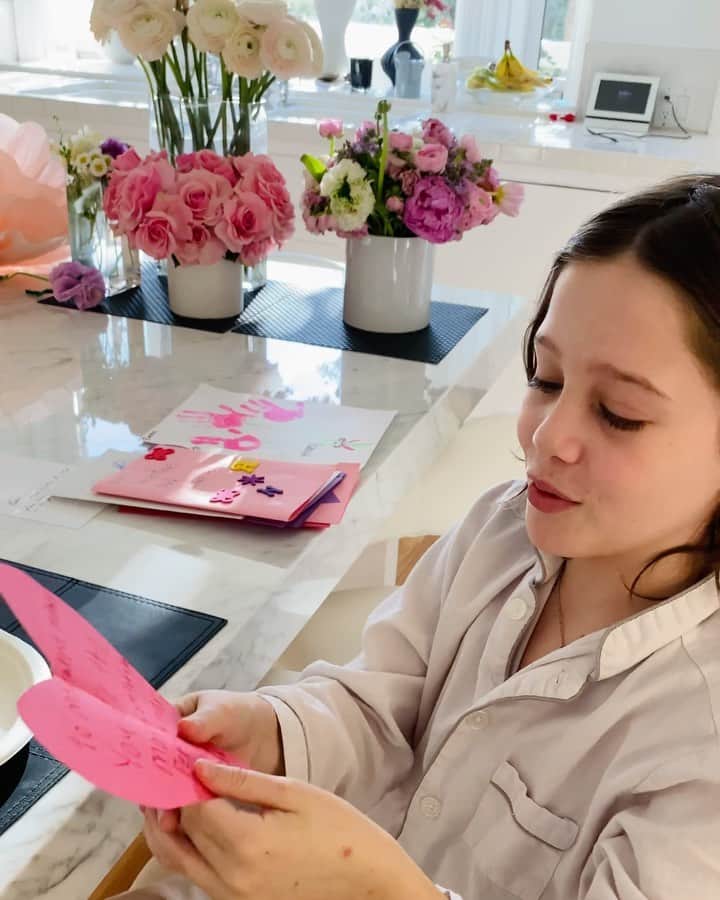 レイチェル・ゾーのインスタグラム：「Maybe I am doing something right on this journey of #motherhood ...be still my ❤️ #Sky #valentinesday #boymom for life 🙏🏻」