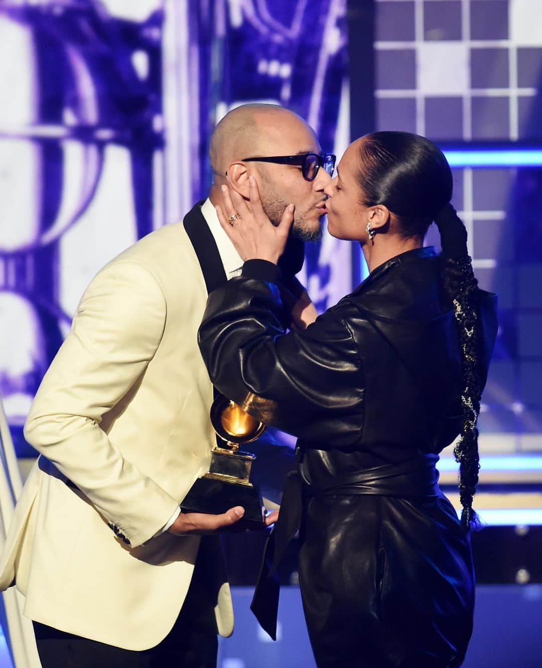 ASCAPさんのインスタグラム写真 - (ASCAPInstagram)「@aliciakeys & @therealswizzz have both had spectacular, acclaimed careers. Just as impressive is their commitment to co-parenting their children alongside Swizz’s ex (the mother of one of his sons) – a dynamic Alicia sings about in “Blended Family (What You Do for Love).” #BlackHistoryMonth #ValentinesDay」2月15日 7時22分 - ascap
