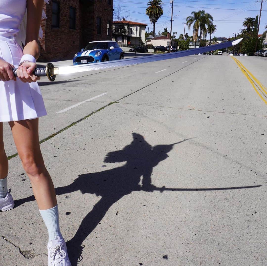 Ashley Smithさんのインスタグラム写真 - (Ashley SmithInstagram)「Love conquers all ❤️ Happy Valentine’s Day from your favorite angel tennis ninja. Photo by @feedthestreets_la」2月15日 7時31分 - therealashsmith