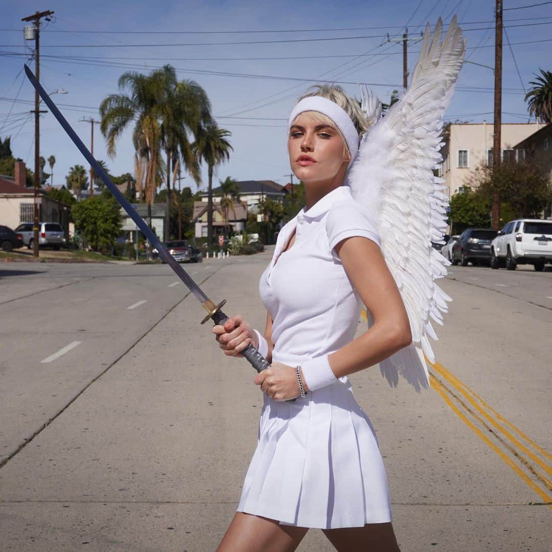 Ashley Smithのインスタグラム：「Love conquers all ❤️ Happy Valentine’s Day from your favorite angel tennis ninja. Photo by @feedthestreets_la」
