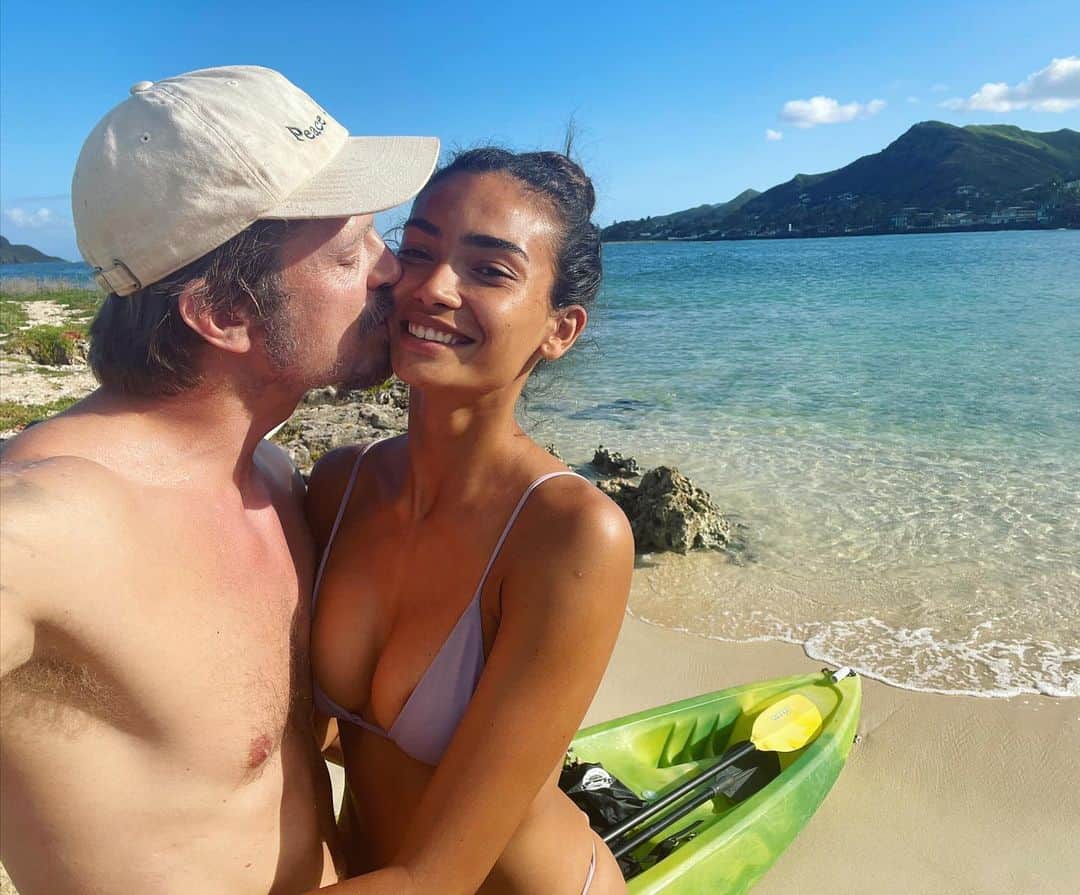 ケリー・ゲイルのインスタグラム：「Today also happens to be our 2yr anniversary. To many more years of adventures together my love @joelkinnaman ❤️」