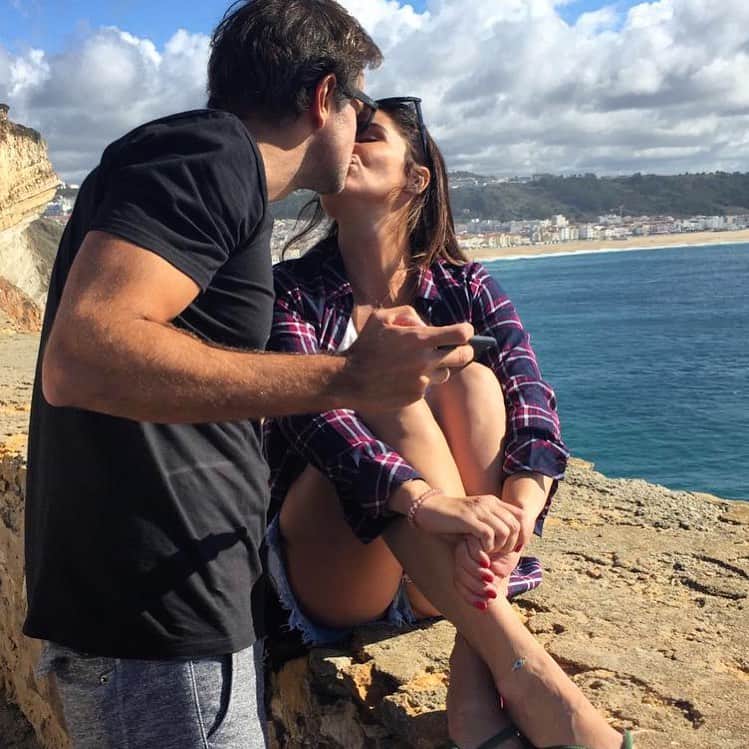 Giovanna Antonelliのインスタグラム：「Valentine's Day , sei lá onde, kkkk ... mas aqui todo dia! Q saudade #nazare #pt @leonnogueira  #tamotanto 👏🏻🌈」