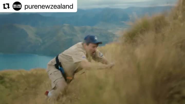 Candlewick Co., Ltd.のインスタグラム：「海外でバズっているニュージーランド政府観光局のビデオ、あなたはもう見ましたか？   インスタ映えという言葉まで生まれている近年、インスタグラムを見れば同じような場所で同じような構図の写真ばかり…。 そんな現状に警報を鳴らすべく「ソーシャル観察隊」が動き出しました！取り締まりの対象は、インスタ映えを狙い、ありきたりの構図で撮影しようとするニュージーランド人観光客たち。取り締まり活動の行方はいかに…!?   くすっと笑えるビデオを@purenewzealandで公開中！ニュージーランド政府観光局のTwitterなら日本語字幕付きで見ることができます。ぜひご覧ください😊   Have you seen the Tourism New Zealand video that everyone is talking about?   In recent years, the word "Instagramable" has become a part of daily vernacular, but if you look at Instagram, it’s the same places and the same compositions over and over again. To fight back, the Social Observation Squad, or S.O.S, have been cracking down on New Zealanders who try to make their photos look Instagram-worthy by using clichéd locations and compositions. But will they succeed?   Check out the hilarious video on @purenewzealand ! If you're on Twitter, check out Tourism New Zealand and watch it with Japanese subtitles. Please take a look😊   #newzealand#lovenewzealand#visitnewzealand#newzealandadventures#travel#trip#tourism#stayandwander#earthoutdoors#discoverearth#ツーリズム#ニュージーランド#オセアニア#海外旅行#旅行#世界の絶景#秘境#旅#旅行業界#candlwickpr #tokyopr」