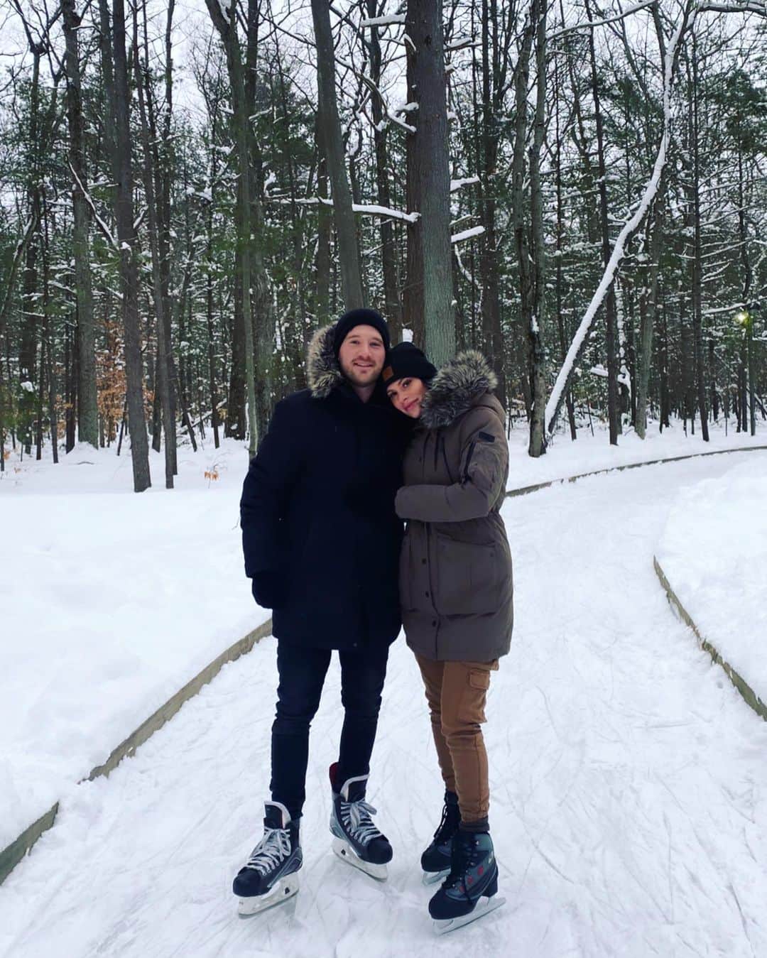 のインスタグラム：「The only snow bunny I want to do Valentines with ❤️」