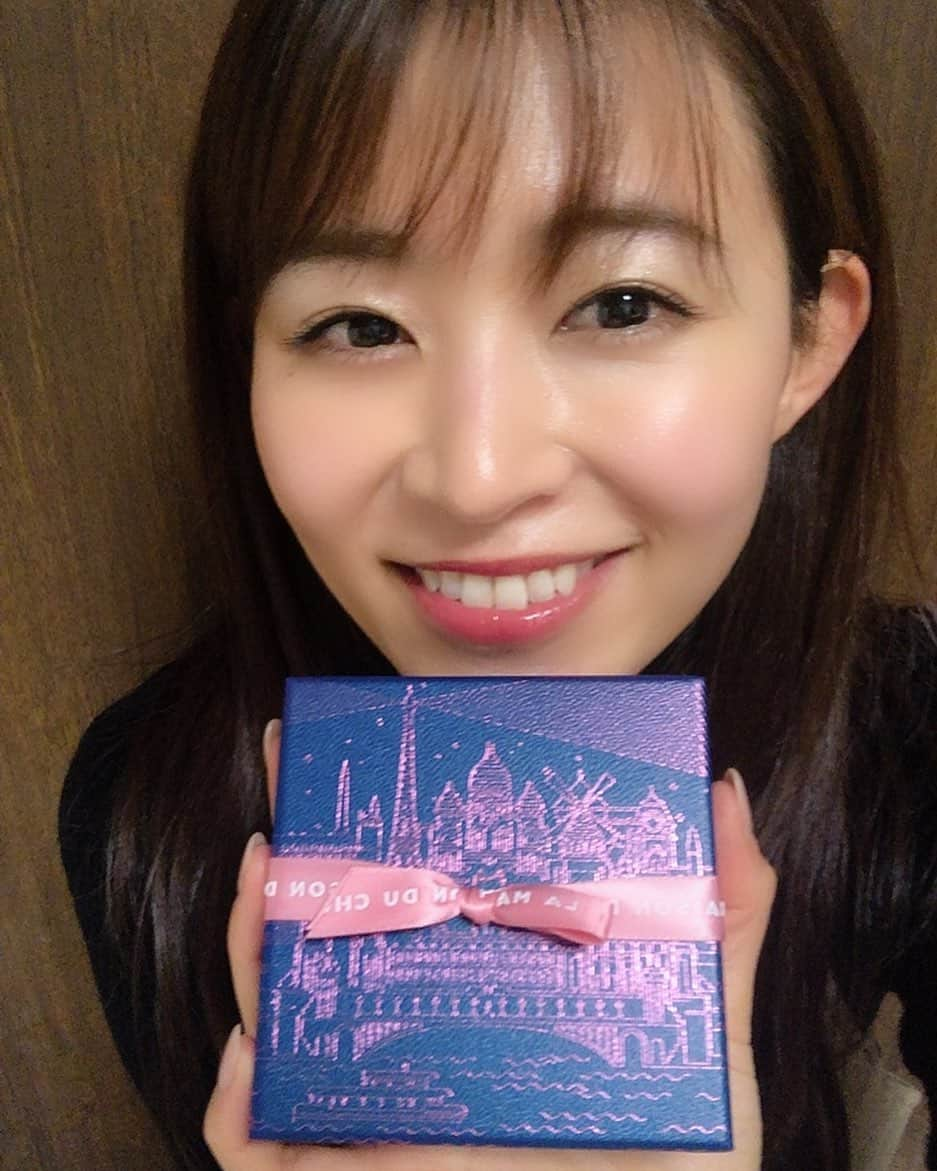 大家彩香さんのインスタグラム写真 - (大家彩香Instagram)「大好きな 熊谷先輩が下さった バレンタインのチョコレートです💗💗💗💗💗  幸せですー♡  1週間が始まりました😊🎀 今週も頑張りましょーう❤️  #札幌テレビ #どさんこワイド朝 #大家彩香 #バレンタイン #チョコレート #1週間の始まり #頑張りましょう」2月15日 8時17分 - ayaka_oie_official