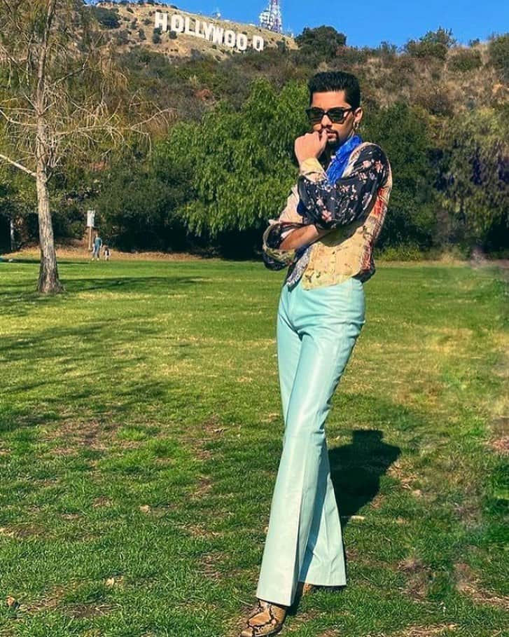 マーク・インデリカートのインスタグラム：「Yes, those are the baby blue Tom Ford for Gucci pants thank u so much!」