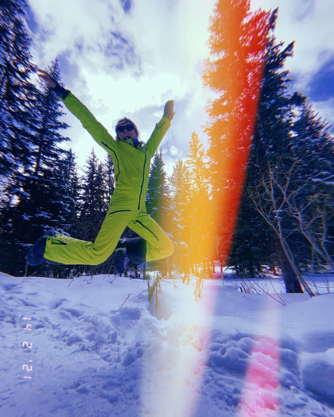 カロライナディークマンのインスタグラム：「a vibe é tá frio mas tá bom 🏂🤍⚡️」
