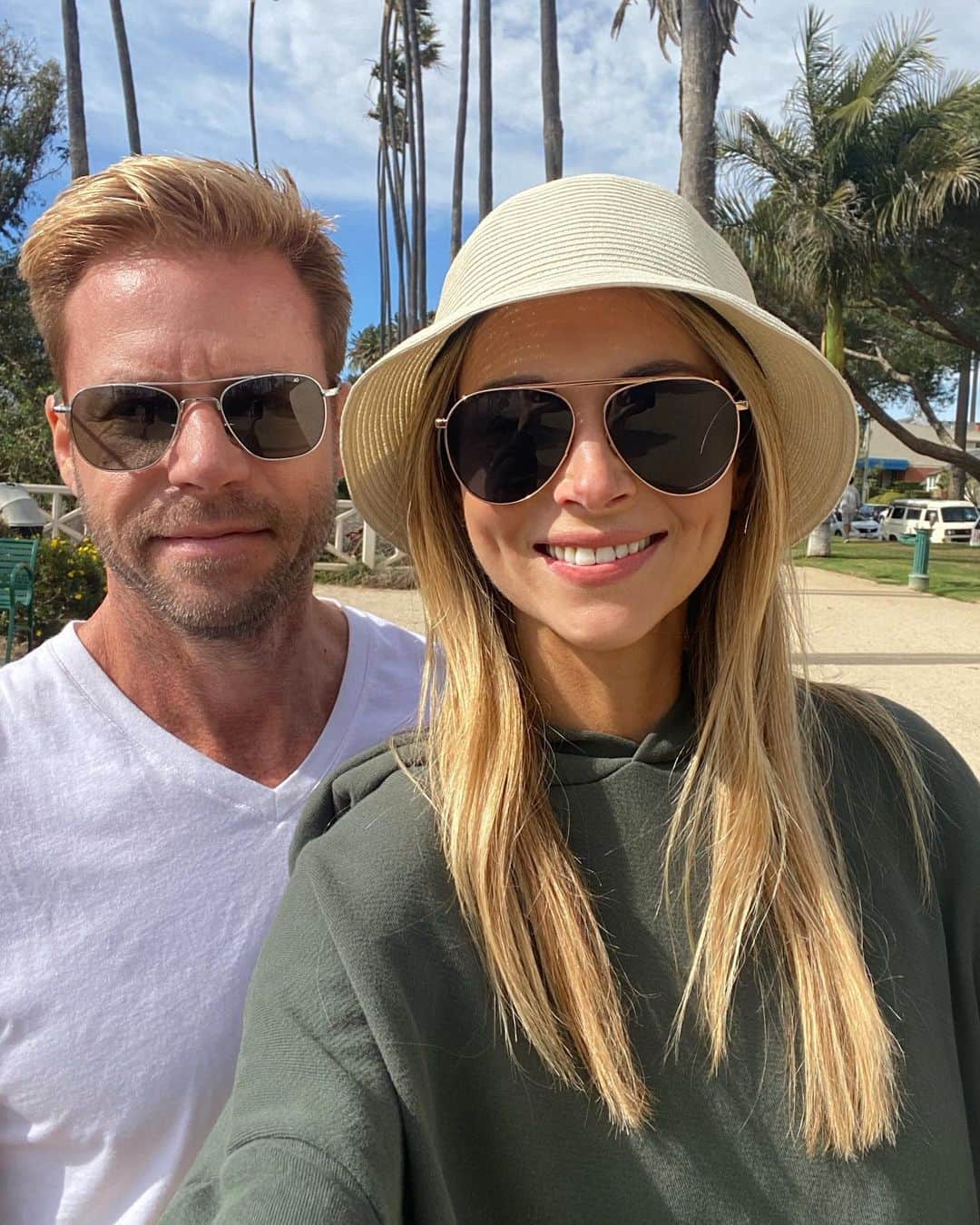 Ludi Delfinoのインスタグラム：「My forever valentine ❤️🌴Sending much love to everyone 😘😘」