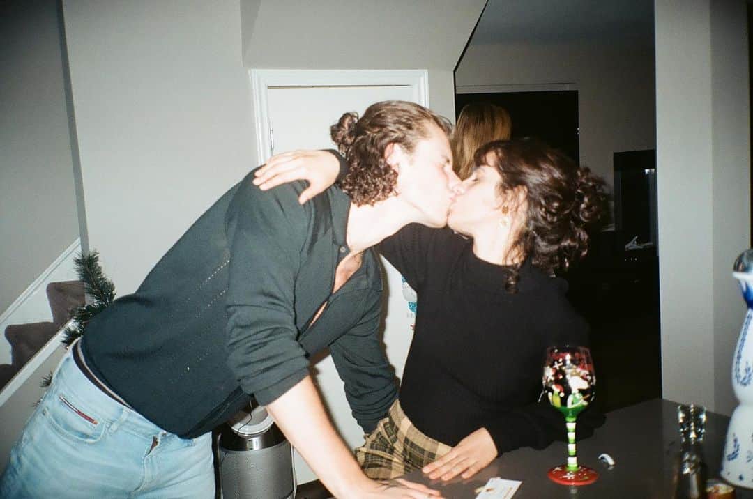 のインスタグラム：「my Valentine’s got a ponytail! happy love and friendship day @shawnmendes」