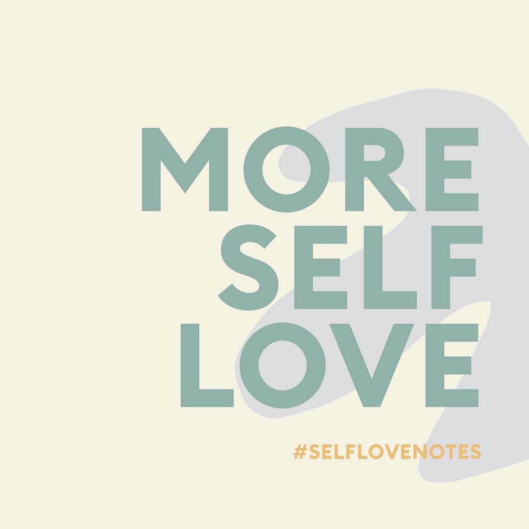 Banana Republic のインスタグラム：「Celebrate love today and every day with a collection of phone backgrounds highlighting words of affirmations to remind you how special you are.  Head to our stories and screenshot those that resonate with you.❣️  Pro tip: to screenshot the full frame, hold down on the slide you want as your background and then screenshot! #SelfLoveNotes」