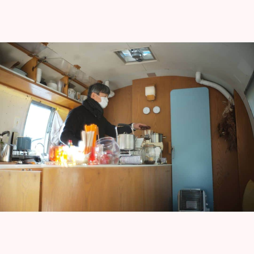 花澄さんのインスタグラム写真 - (花澄Instagram)「わたしの好きなカフェ。 Cafe Ryusenkei。 AIRSTREAMの移動型カフェ。 ゴウラさんは強羅にお店出してるから 通称ゴウラさんなんだと この数年ずっと思ってたのに ほんとに合羅さんて名前だと知った。 え、出木杉君や！(笑)  伊豆から箱根経由で帰ってきた思い出。  Leica M10-P summilux 35mm f1.4 2nd  #tokyocameraclub#leica#leicam10p#summilux#summilux35#summilux35mm2nd#oldlens#ライカ#ライカm10p#ズミルックス#ズミルックス35mm#オールドレンズ#tokyo#japan#oldlens_tokyo#花澄#kazumiphotography#箱根#caferyusenkei」2月15日 8時19分 - textisan