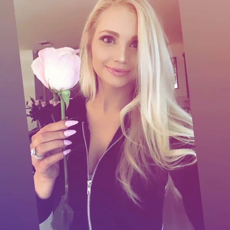 レイン・ギャリソンのインスタグラム：「Happy Valentine’s Day to my beautiful wife @marykaitlin0614 you are God’s answered prayer in all of our lives and we love you!」