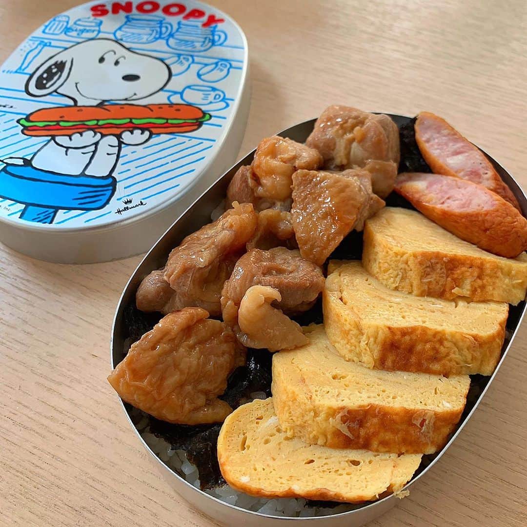 崎嫁ポァンですのインスタグラム：「+ + (*Ü*)ﾉ"おはYoϋ♡Monday☁︎ + やる気もないしみどりもないお弁当 + 昨日作ったたらこクリームパスタが鬼美味かった🤢❤️🤢 + MY HOUSE account ☞ @77ponstagram99  #崎嫁弁当  + + + #お弁当#弁当#lunch#lunchbox#bento#food#yummy#delicious#旦那弁当#愛妻弁当#自分弁当#料理#サラメシ#お弁当箱#お昼ごはん#ごはん#ご飯#和食#丼#のっけ弁 #アルミ弁当」