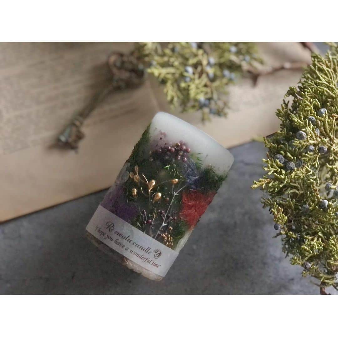 Re.ewalu(ﾚｳﾞｧﾙ)~Life of akari~さんのインスタグラム写真 - (Re.ewalu(ﾚｳﾞｧﾙ)~Life of akari~Instagram)「𓏙𓏙 #ordermadeCandle ✴︎3D Botanical CandleML  ・ ・  Purple × Red Columbia Coffeeの香り  ちょっと大人な仕上がり◡̈*  リピートでのご依頼 ありがとうございました♡⃜  ・ ・  どんより雨の日 帰る頃には 止んでますように....☔︎  ・ ・  ━━━━━━━━━━【information】━━━━━━━━━━━━ 〔Contact〕 ✔︎オーダー依頼・Lesson問合せ・お仕事依頼 🔝HP➪contact・Instagram DMから☺︎︎  〔Candle Lesson〕 Open→火・水(土or日) ✔︎Lessonのご予約は 🔝HP➪contact・Instagram DMから☺︎︎  〔Movie Lesson〕 FANTISTにて動画レッスン公開中ఌ 🔝HP➪Movie Lessonより  ⬇︎今後の動画Lesson公開予定メニュー⬇︎ ✔︎Marblepop gel Candle  〔Event〕 ✔︎2/15〜3/5 NEWoMan新宿 委託販売 ✔︎3/10〜3/15 松坂屋名古屋 委託販売 ✔︎3/10〜3/23 大丸梅田店 委託販売  ━━━━━━━━━━━━━━━━━━━━━━━━━━━━━  #botanicalstyling #candles #myroom #wedding #キャンドル #川崎キャンドル教室 #習い事サロン #部屋作り #ひとり暮らし #空間美學 #蜡烛 #淡色女子 #暮らしを整える #JCAキャンスタ #香りのインテリア #贈り物 #大人のインテリア #川崎 #癒しの時間 #양초만들기 #촛불 #ホワイトインテリア #インダストリアルインテリア #一人暮らしインテリア #clubhouse #FANTIST #ボタニカルキャンドル」2月15日 8時55分 - re.ewalu_candle