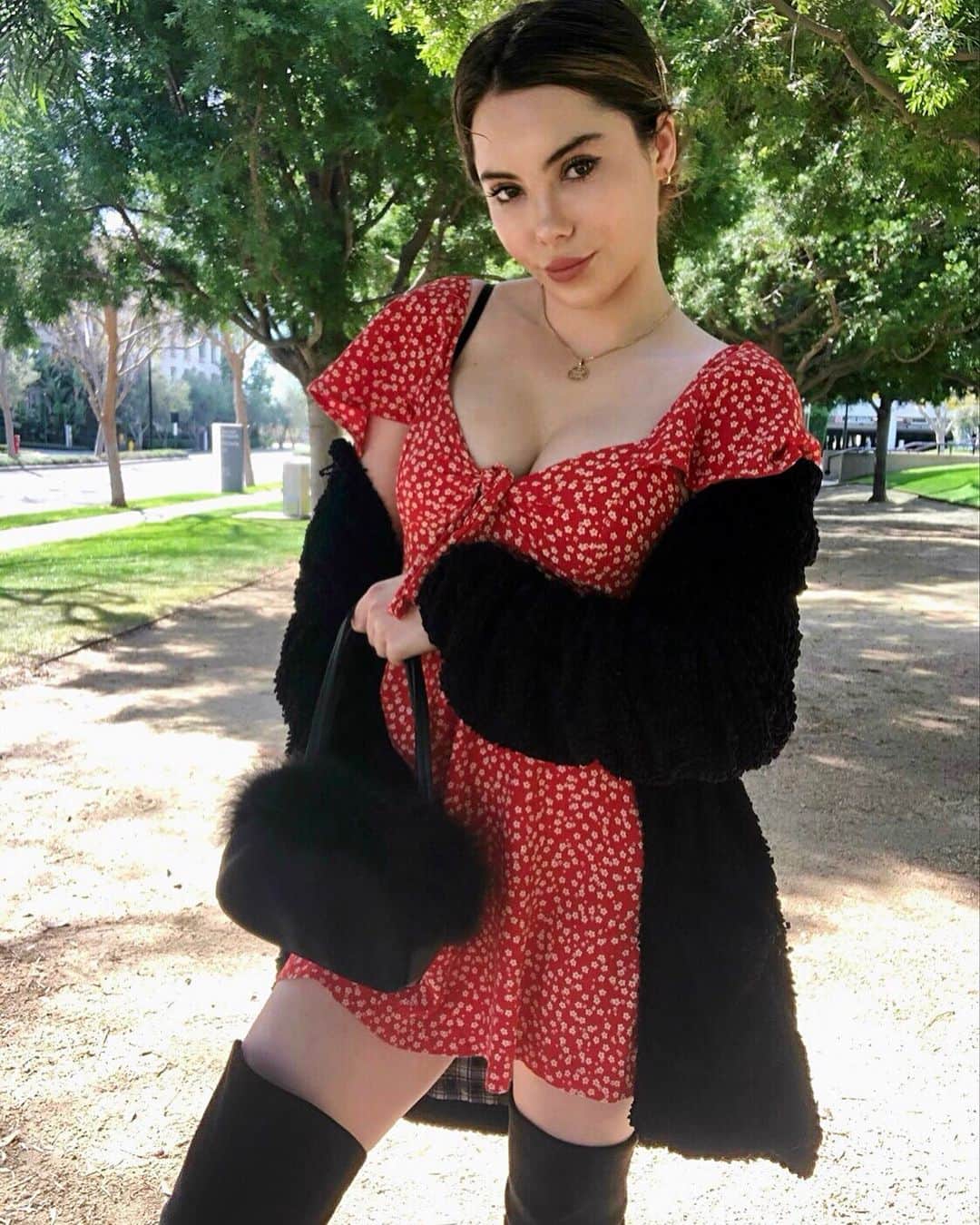 マッケイラ・マロニーのインスタグラム：「Happy Valentine’s Day ♥️」