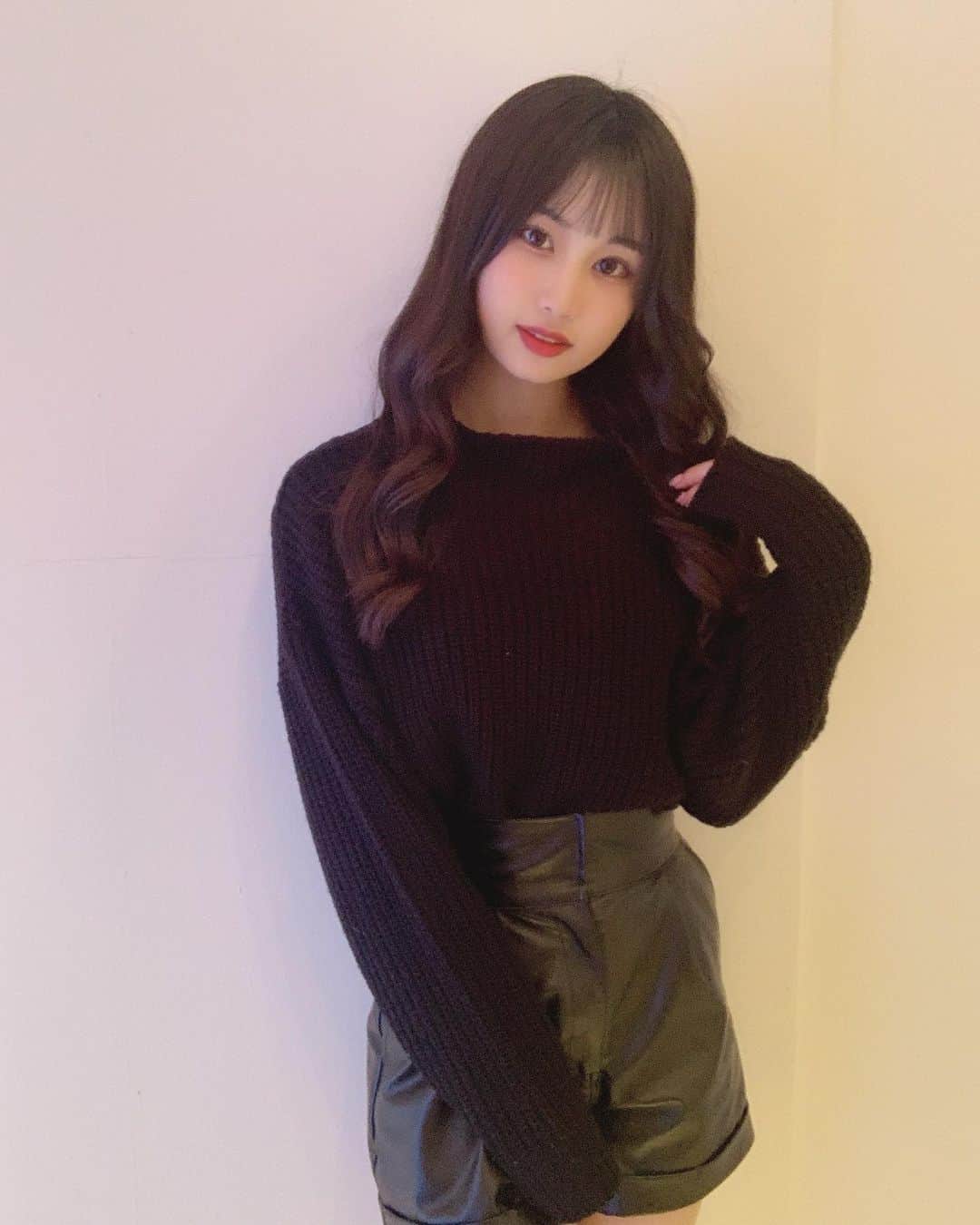  ジュニアアイドルImouto.tv Kurumi Miyamaru 宮丸くるみさんのインスタグラム写真 - (宮丸くるみInstagram)「good morning 🌈💜 ・ ・ ・ #リリバリ  #lilyofthevalley #アイドル #idol #jk #18歳 #高校生 #ロングヘア #ぱっつん前髪 #シースルー前髪 #巻き髪  #ロングヘア #black #私服 #くるみんコーデ」2月15日 8時 ...