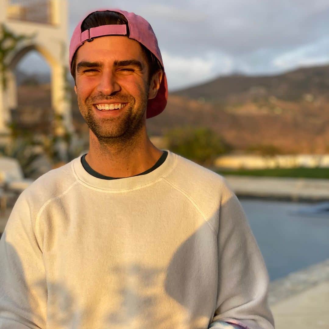 ジェシー・タイラー・ファーガソンのインスタグラム：「How lucky am I? ❤️」