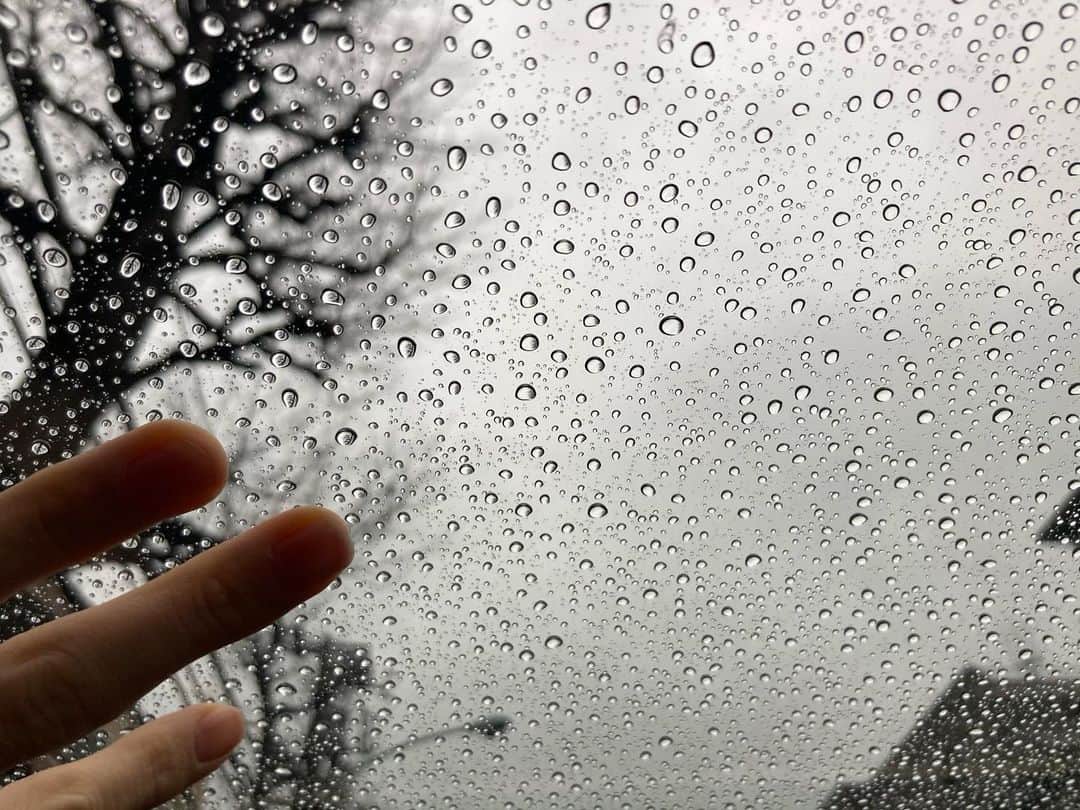 ウエンツ瑛士のインスタグラム：「今日は雨ですね。  これ以上、被害が大きくなりませんように。 不安な日々が1日でも早く解消されますように。  そして改めて、防災意識高めていこうと思いました。  今日も頑張るぞ！」