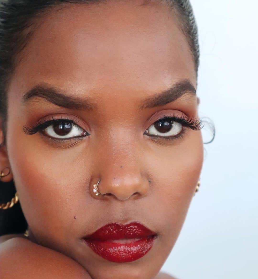 Revlonのインスタグラム：「Throwing on a red lip changes everything. We dare you to try it. #LeaveThemOnRed  @rahelbrhane_ is wearing NEW #ColorStay Satin Ink in My Own Boss (019)」