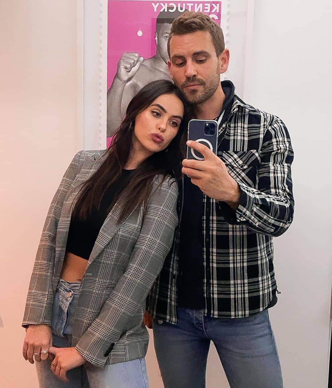 ニック・ビオールのインスタグラム：「If you’re not willing to wear matching outfits you’re not really in love」