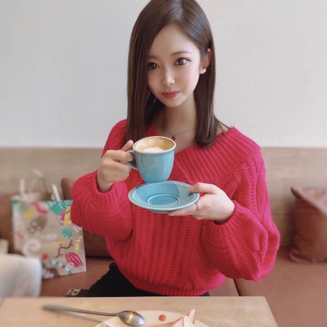 HINAのインスタグラム：「  しあわせ🍓🍓💕💕   #念願のいちごサンド #いちごサンド #フルーツサンド #恵比寿カフェ #ダカフェ #ダカフェ恵比寿 #カフェ巡り #カフェアンバサダー #アンバサダー #アンバサダー募集  #fruitsandwich #strawberry #sweets #cafe #tokyocafe #instafood #cafestagram #cake #いちご狩り行きたい #いちごしか勝たん #食べてる時の幸せ #食べた後の後悔 #ダイエットとは」