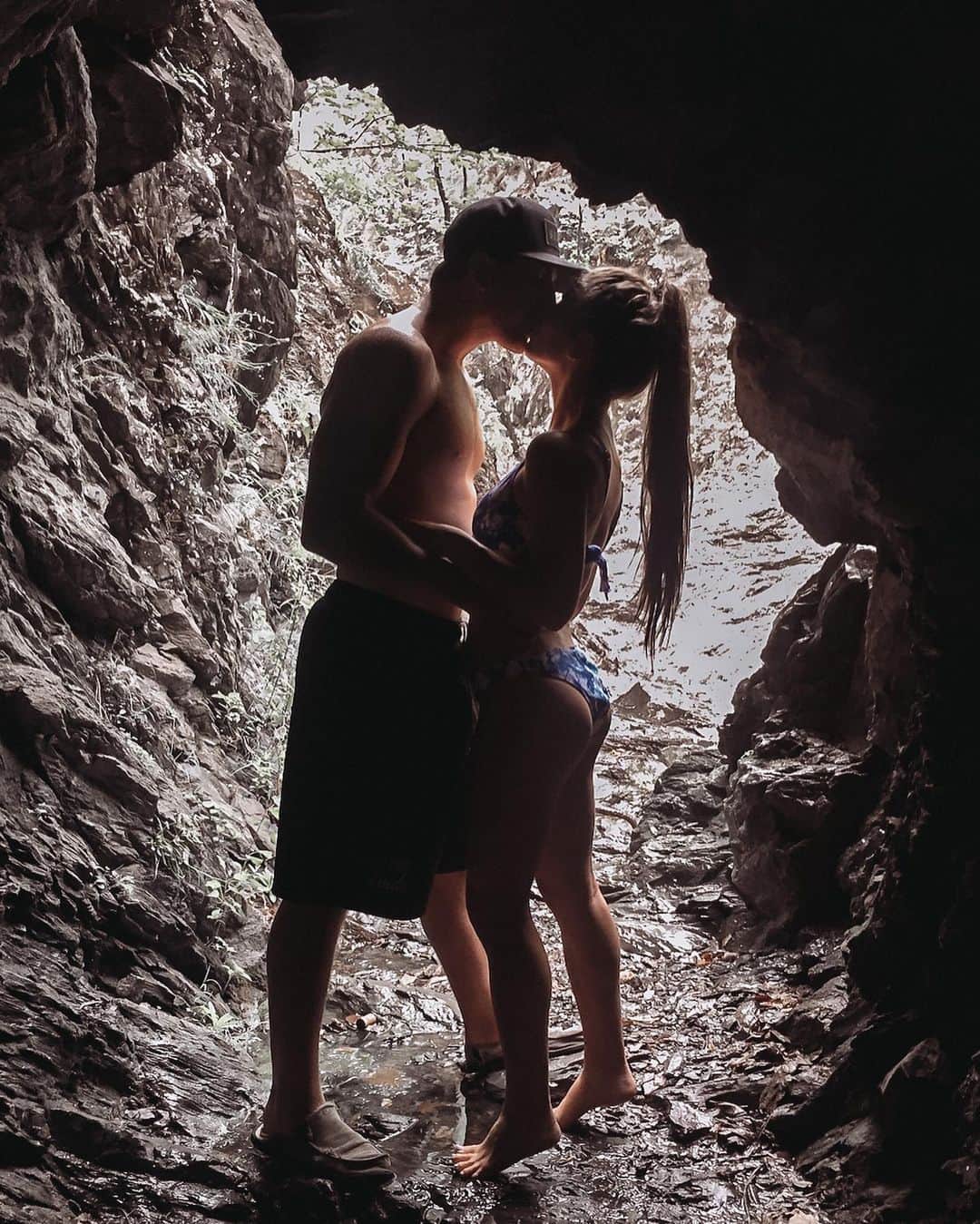 Paige Reillyのインスタグラム：「Not me using a picture from 2015 for the main photo 😂 I mentioned on his birthday that we have no recent photos & it’s still true LOL but I love this picture 🥰⁣ ⁣ 9 Valentine’s days together 💘 You have the sweetest, most loving soul & I am so beyond blessed that you are my man.⁣ ⁣ From college, to long distance, to living in your parent’s basement, to our first apartment, to California & now Colorado - dog parents to the sweetest boy and engaged 🥺💕 I absolutely love this life with you @anthonypafundi - thank you for all of the adventures⁣ and for loving me the way you do ⁣ Our first Valentine’s Day together on the last slide 😂 taken in a class we were in together in college ☠️」