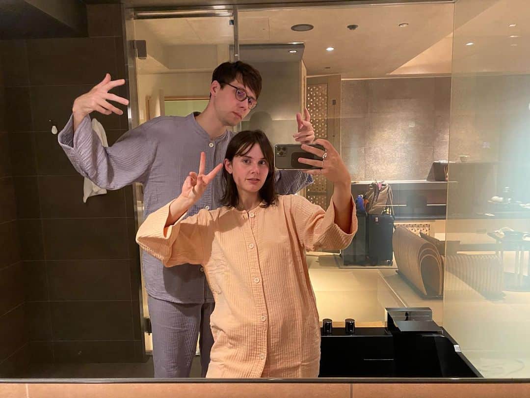 Arden Roseさんのインスタグラム写真 - (Arden RoseInstagram)「Blah blah blah love of my life blah blah blah. Bing bang bong, sing sang song, ya know? Anyways, wish we were in Japan together again, but alas, we are farting next to eachother in bed right now fully locked down 😂💗🍾 happy vday folks! @willdarbyshire」2月15日 9時43分 - ardenrose
