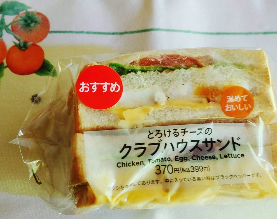 山本しろうさんのインスタグラム写真 - (山本しろうInstagram)「トマトはやっぱり今流行りの、とろけるチーズのクラブハウスサンドにかぎる #二日で一トマト #クラブハウス #クラブハウスサンド  #温めておいしい  #トマト #トマト！！」2月15日 9時37分 - yamamotoshiroto