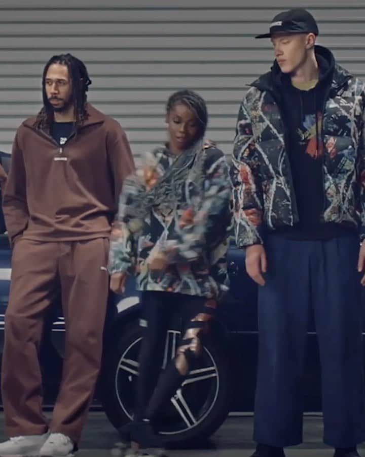 Fashion Weekのインスタグラム：「Fits that would make a '90s kid proud. Watch @chaance_official's street culture-inspired collection at nyfw.com」
