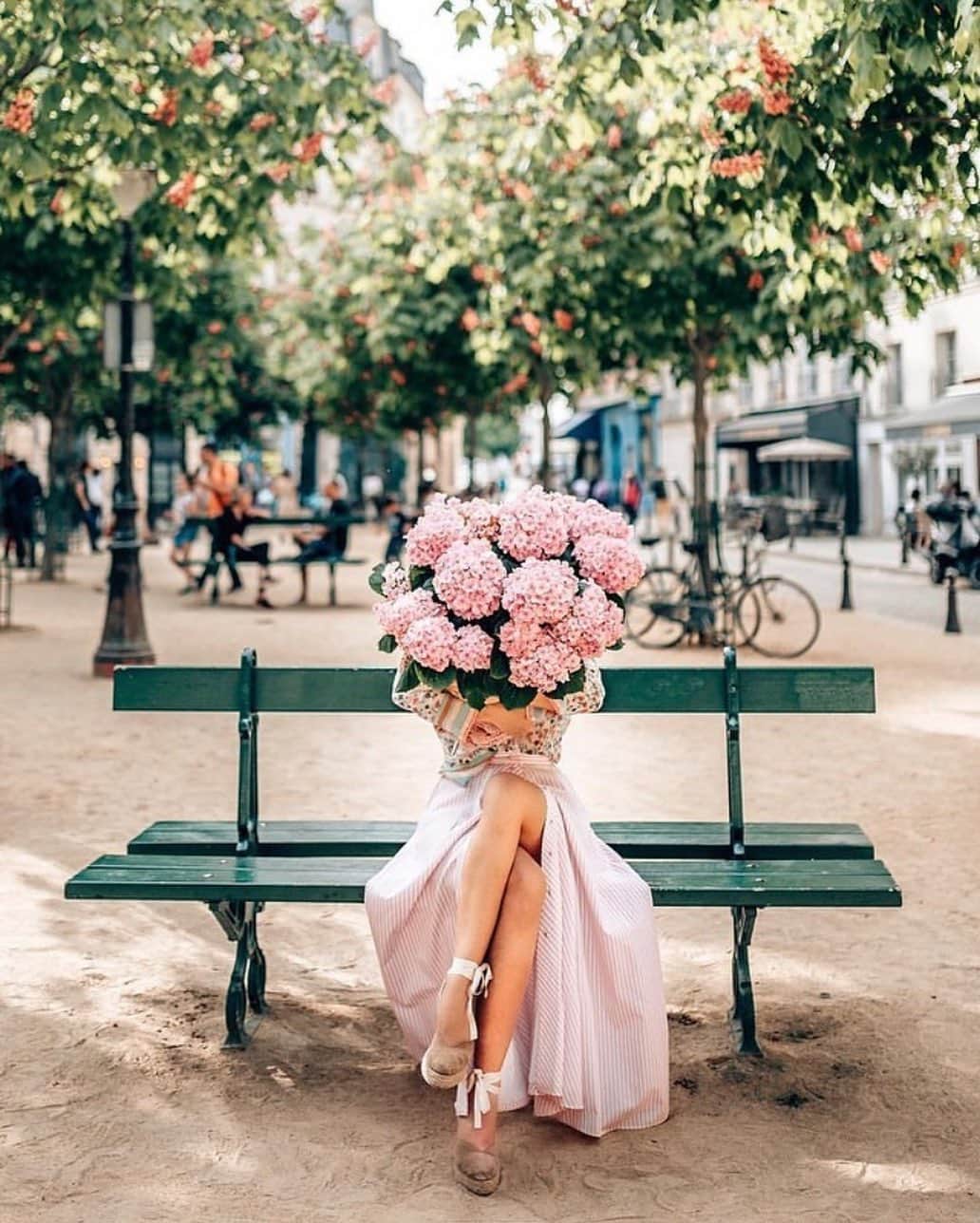 FRENCH GIRLのインスタグラム：「Joyeuse Saint-Valentin, French Girls 💓 However you are celebrating, we hope your day is full of love — be that for a special someone, friends, family, or (most importantly!) yourself. Do something that makes you feel loved today. Nourish your spirit and know you are worthy. We love you 💗  Photo by @katie.one 🥀   #ValentinesDay #DayofLove」