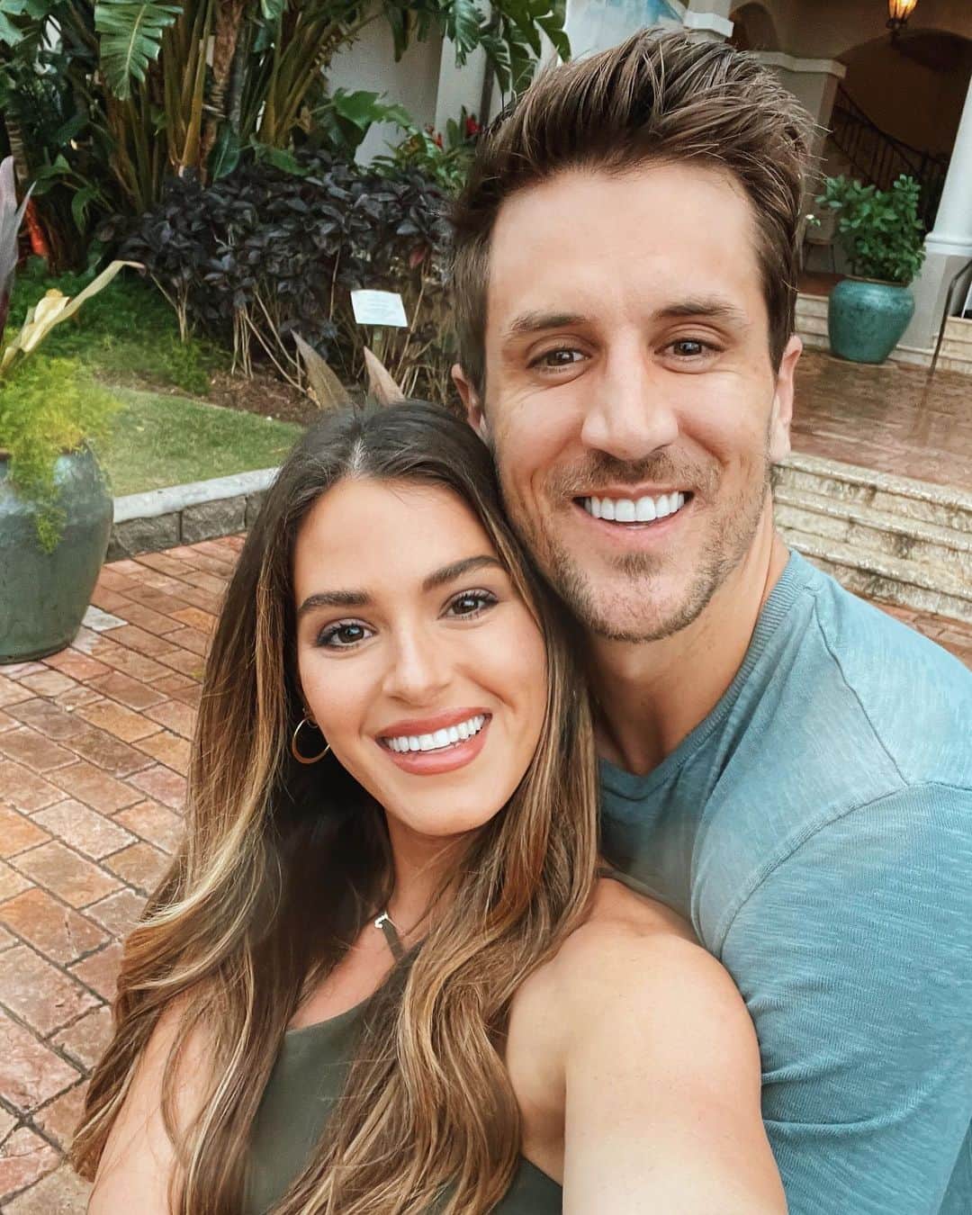 ジョジョ・フレッチャーのインスタグラム：「Happy Vday to my future silver fox! (Found some new grey hairs on @jrodgers11 today and it just got me that much more excited to grow old with him. 👨🏼‍🦳😍) I love you cutie! ❤️」