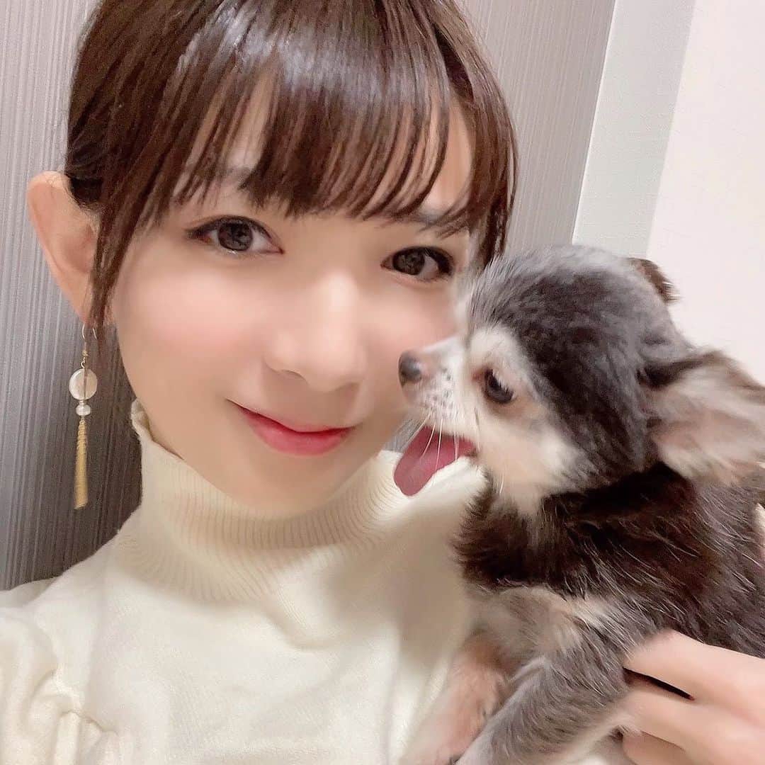 のインスタグラム：「gm☔️  先日すっきりマイスター @skrmeister さんのハウスクリーニングで浴室クリーニングをしてもらいました🛁  水回りの自分ではうまく掃除できない所まできっちりやってもらえたのでお風呂がピカピカになりました〜✨ やっぱり業者さんに頼むとちがいますね☺︎ 引っ越したてみたいで嬉しい😆  すっきりマイスターのアプリでポイントも付いたりサブスクサービス「すっきりPASS」を使うとお得なので是非チェックしてみてね✌️  #ハウスクリーニング#浴室クリーニング#水回りクリーニング#すっきりマイスター#pr」