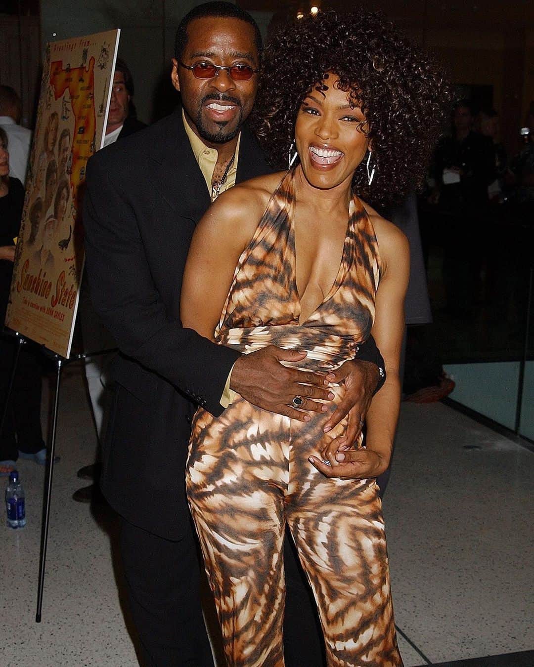 E! Onlineさんのインスタグラム写真 - (E! OnlineInstagram)「American Love Story: Courtney B. Vance and Angela Basset. ❤️ "Staying together so long, whether in the industry or not, I think the important thing is that you gotta marry the right person. 𝗠𝗮𝗸𝗲 𝘀𝘂𝗿𝗲 𝘆𝗼𝘂'𝗿𝗲 𝗯𝗼𝘁𝗵 𝗹𝗼𝗼𝗸𝗶𝗻𝗴 𝗶𝗻 𝘁𝗵𝗲 𝘀𝗮𝗺𝗲 𝗱𝗶𝗿𝗲𝗰𝘁𝗶𝗼𝗻." (📷: Getty Images)」2月15日 10時01分 - enews