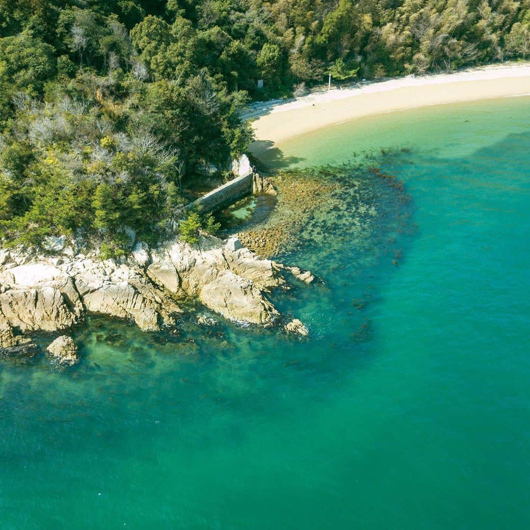 レジャーフィッシングさんのインスタグラム写真 - (レジャーフィッシングInstagram)「倉橋島の磯を空撮。  魚がどこにいるかを探す楽しみ。  #倉橋島　#渡船で渡してもらうシステム」2月15日 9時58分 - leisurefishing