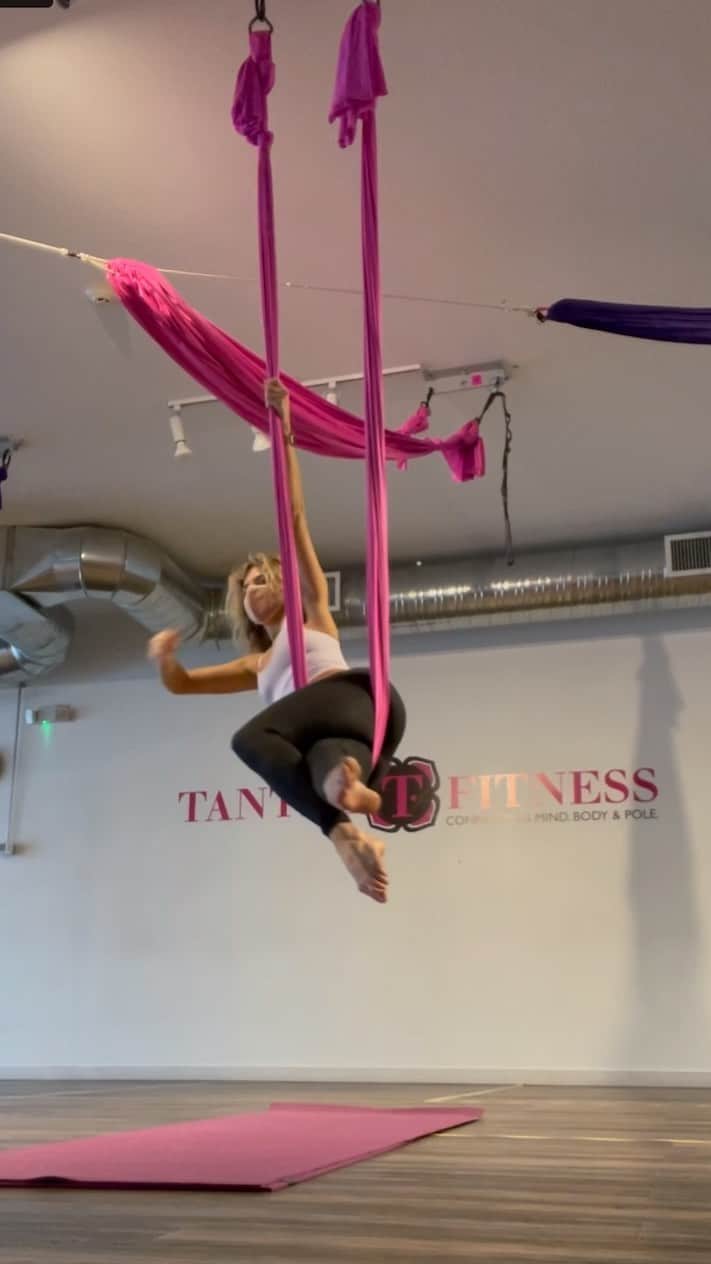 アナリン・マッコードのインスタグラム：「@tantrafitness」