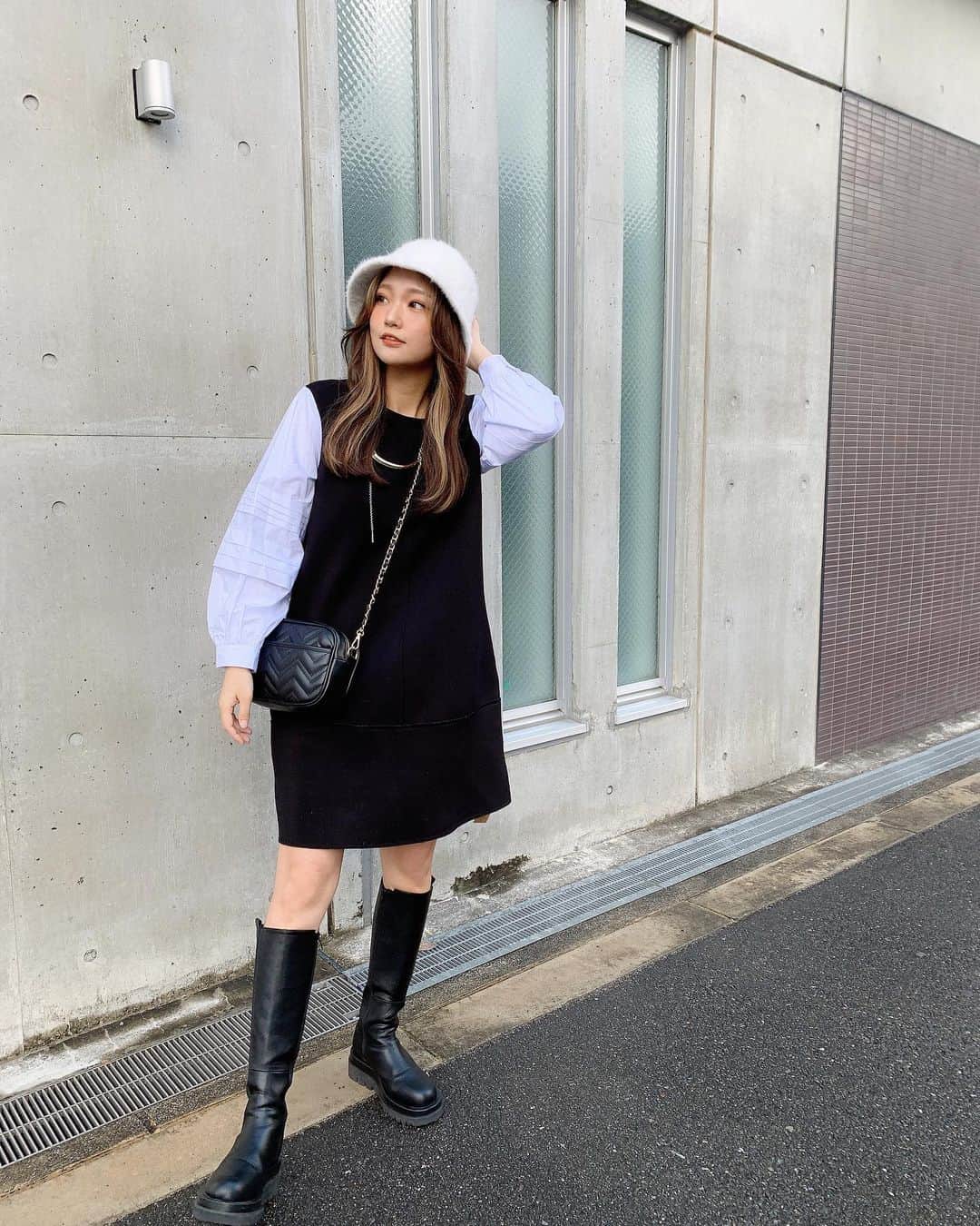 いっちゃん/嶋津 いつみのインスタグラム：「. . 春先にサラッと1枚で着たくて GETしたワンピ✌🏻 . . . 今日暖かかったからやっと着れた❤️ . . . . 黒いとこはジャージっぽい素材になってるから めっちゃ楽チンやし シワになりにくいから着心地よき🤨💜 . . . . .  ちなみに @spicaglow  の✨ . . . . 1000円引きのクーポンコードあるから 貼っとくね🙆‍♀️ . 👉🏻 psh5000 . . .  #spicaglow  #spicaglowstyle   #関西  #関西サロモ  #サロンモデル #サロモ #いっちゃん  #フリーモデル #関西モデル  #あざといっちゃん #かわいっちゃん #いっちゃんコーデ  #ブライダルモデル #アレンジモデル #ヘアカラー  #ヘアアレンジ #くしゃ顔  #치맥  #좋아요환영 #소통환영 #팔로우환영 #팔로미 #인친환영 #친구해요 #셀카 #셀피」