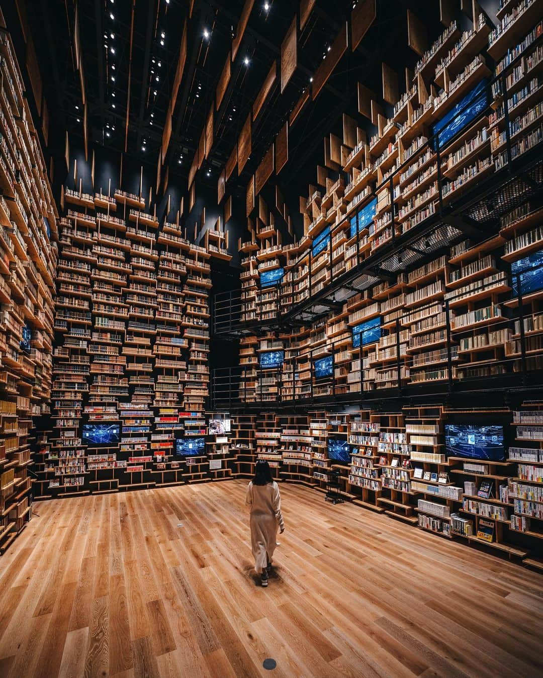 R̸K̸のインスタグラム：「Some one said  "A room without book is like a body without a soul." This room surrounded by a large number of books. A room with book is like a body with soul. #hellofrom Saitama Japan ・ ・ ・ ・ #discoverearth #livingonearth #theweekoninstagram  #theglobewanderer #visualambassadors #stayandwander #welivetoexplore #awesome_photographers #IamATraveler #wonderful_places #TLPics #depthobsessed #designboom #voyaged #sonyalpha #bealpha  #artofvisuals #cnntravel #complexphotos #d_signers  #modernArchitect #architectanddesign #architecture_hunter #artsytecture #amazingarchitecture #luxuryworldtraveler  #onlyforluxury  #bbctravel #lovetheworld @sonyalpha  @lightroom @soul.planet @earthfever @9gag @500px @paradise @mega_mansions @natgeotravel @awesome.earth」