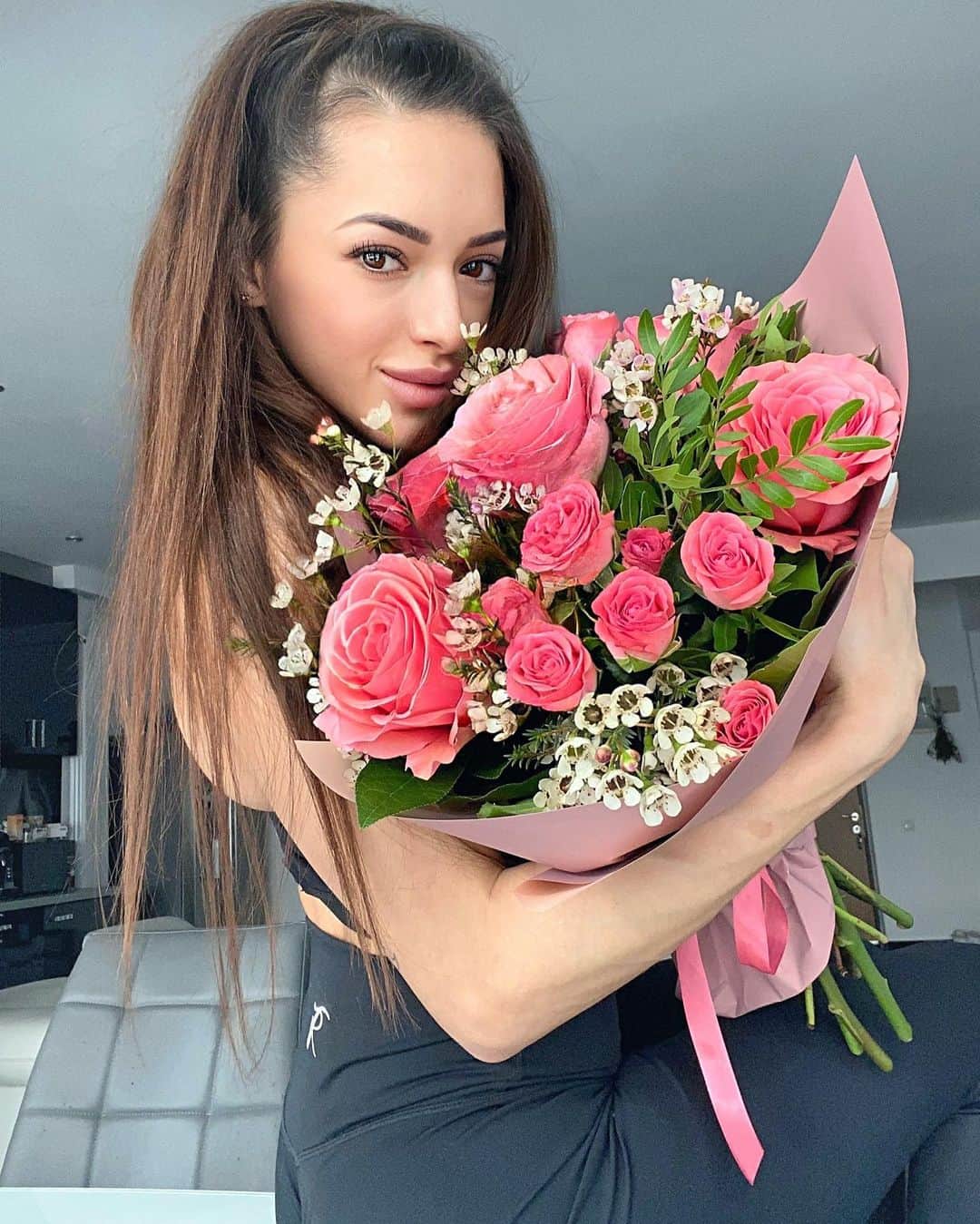ラリサ・ヨルダケのインスタグラム：「Love and kindness are never wasted. They always make a difference. They bless the one who receives them, and they bless you, the giver. #thankyoubaby 💜✨」