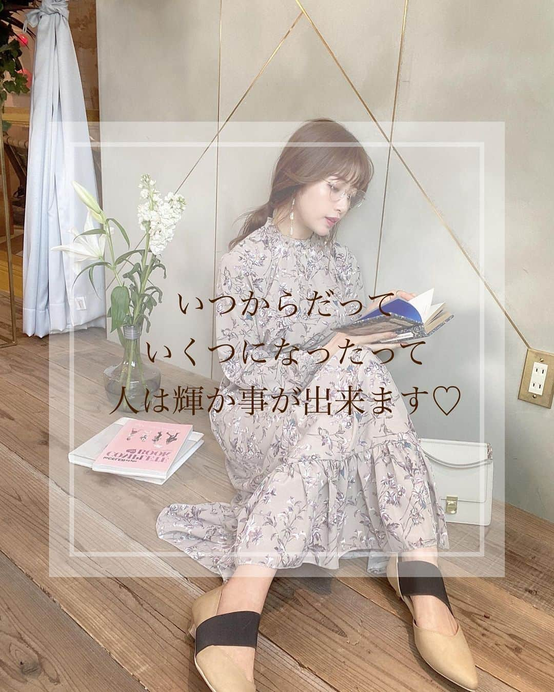 舟山久美子（くみっきー）さんのインスタグラム写真 - (舟山久美子（くみっきー）Instagram)「皆さんにご報告♡ ICBIの学校に通っていたのですが…『骨格診断アナリスト』になる事が出来ました！✨✨  "骨格診断" といっても 初耳のかたもいらっしゃると思うので、簡単にご説明しますね☺️  骨格診断とは 人間の骨格を3タイプに分けて そのタイプ別に似合うファッションを提案するメソッドです！  買ったけど一度も着ない服ってありませんか？それは骨格に合わない服選びをしていたからかもしれません🥺  骨格タイプを知ってお洋服を選ぶ事で、自分の魅力的を最大限に引き出すことができます✨  Popteenの頃、 お洋服やメイクきっかけで人は変われる事を実感し目の当たりにした10代でした。 それから人が輝いていく瞬間を見るのが大好きで、様々なコラボアイテムを作らせて貰ったり、3色ショッピングに出させていただくことで、ファンの方からも有難い事に色んな相談を受けるようになるうちに、より理論に基づいて皆さんに提案出来るようになりたいなと思うようになり、骨格診断の勉強を始めました！  自分のブランドもあっという間に8年が経ち、成長していく中で感じたのが、得意分野だけじゃなくより多くの人に着てもらいたい！そして、くみっきーだから似合うではなくキチンと皆さんに似合うお洋服の提案 ができるようになりたいなとも感じる様になりました！  今まで好きで何となくしていた、 ファッション、メイク、ダイエット…  『何故そうなるのか？』  がひとつひとつ理論付けされていくと自分の中ですーっと落ちていくのでお洋服作りもヘアメイクも体つくりも楽しくて仕方ない！☺️👍  悩みって何気ない事の積み重ねだったりするのです🥺 それが解決するだけで軽くなることってたくさんあると思うし自分を好きになれるよね。  断捨離したり 持ち物もミニマムになっていく時代です。  きちんと自分を知り選ぶ事で "無駄" を省く事もできます🥰  その人の笑顔が増えたら周りの誰かも幸せになっていく…  お洋服にはその人と周りを明るくする力が有る！  まだまだなりたてほやほやで未熟ですが、、、 自粛明けたら皆んなの骨格診断も少しずつしていきたいなと検討中♡  骨格診断してみたい！とか 皆さんのお洋服のお悩みあったらコメント欄で教えてくださいな✨  という訳で… 皆さんにご報告でした😍どきどき。  #骨格診断　#骨格ストレート #骨格ウェーブ　#骨格ナチュラル　#垢抜け　#着痩せ　#スタイルUP ps 4枚目の言葉…誤字あるけどお許しを🤣😂」2月15日 19時31分 - kumikofunayama