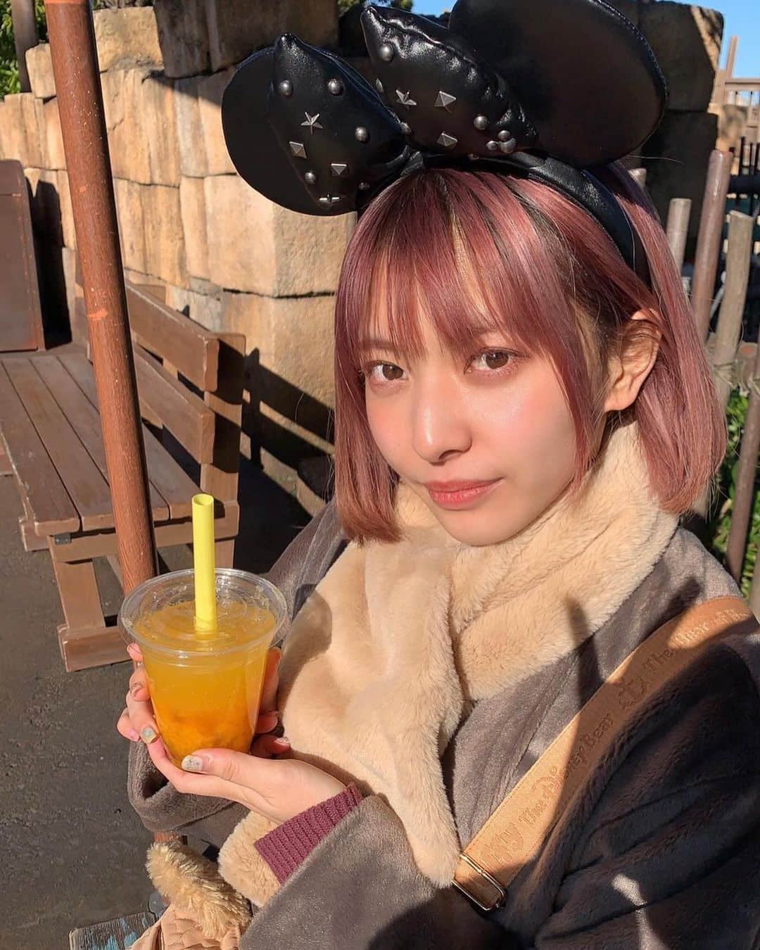 徒然みおれのインスタグラム：「2/15誕生日でした♥ たくさんのお祝いありがとうございます😋💞 25歳も楽しい人生にします♥ そして、私の周りの人が笑顔で素敵に過ごせますように！ 皆様いつもありがとうございます🌼」